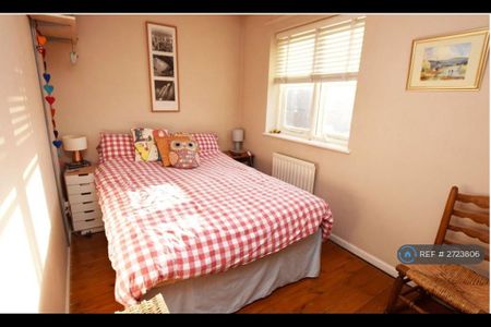 2 bedroom semi-detached house to rent - Photo 5