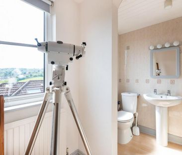 4 bedroom detached house to rent - Photo 3