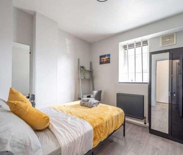 White City Estate, White City, W12 - Photo 4