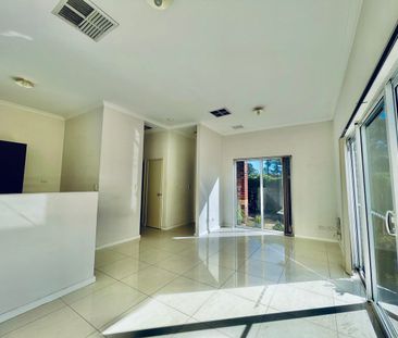 Private & Spacious Living – Walk to the Vic Park Café Strip! - Photo 1