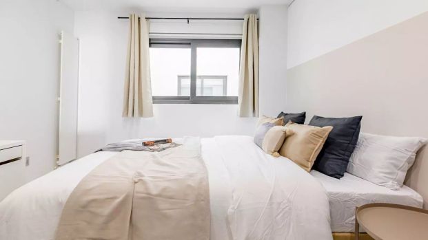Room in a shared 7-bedroom apartment for rent in La Xerea, Valencia, professionals and students only - Photo 1
