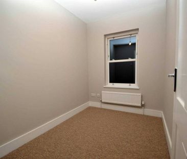 4 bedroom semi-detached house to rent - Photo 3