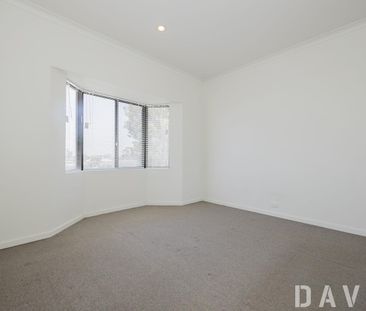 Stylish 2x1 Townhouse in the Heart of North Perth - Photo 5