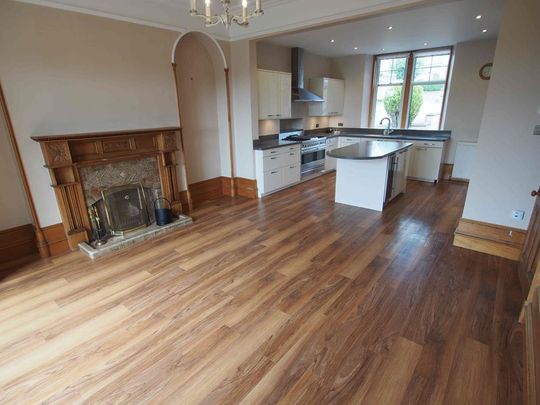 5 bedroom detached house to rent - Photo 1