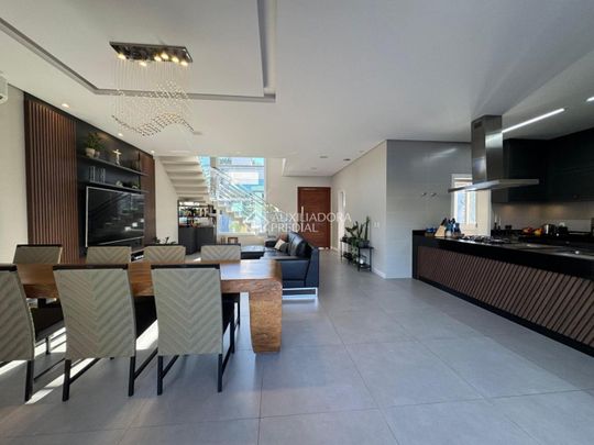 Casa com 4 quartos e 390m² para alugar em Cachoeira do Bom Jesus, Florianópolis. - Photo 1