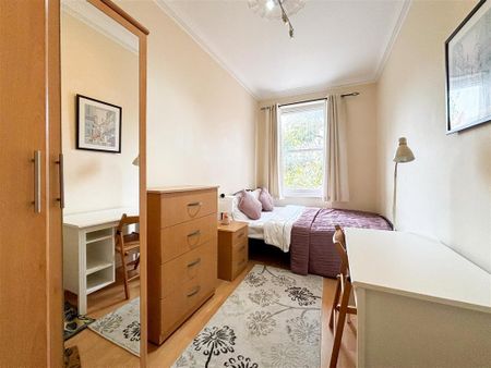 3 bedroom apartment to rent - Photo 2