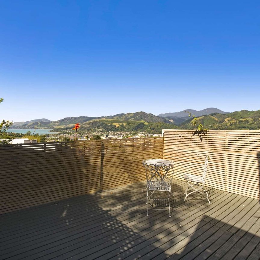 Stylish living with stunning views - Photo 1