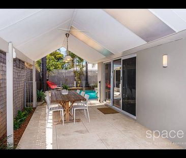 Private and secure unfurnished duplex home - Photo 5