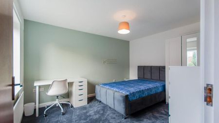 4 bedroom semi-detached house to rent - Photo 5