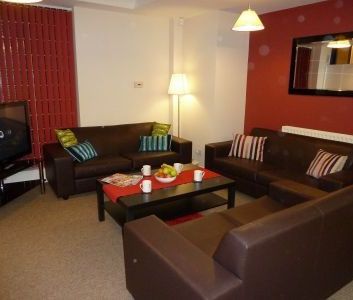 Stunning 5 bedroom property available - Photo 6