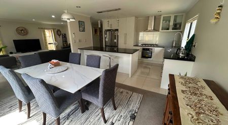 Spacious 4-Bedroom Family Home in Prime Ormiston Location - Photo 4