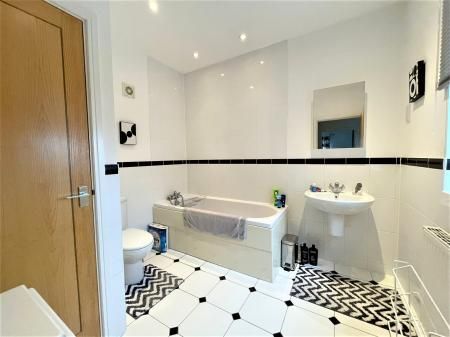 Bronte Avenue, Fairfield Park, SG5 - Photo 1