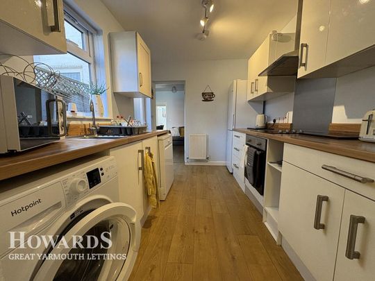3 bedroom end of terrace house to rent - Photo 1