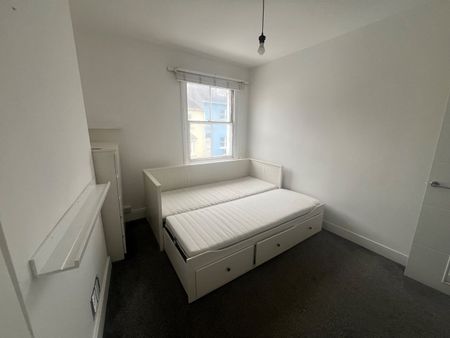 Studio Flat, Milton Road, BN2 - Photo 2