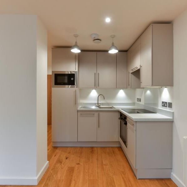 Broadway, WokingProperty for lettings - Seymours - Photo 1