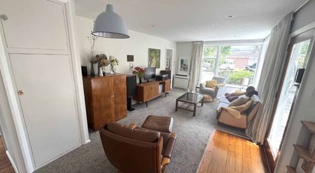 EXCEPTIONALLY PRESENTED 3x BEDROOM FAMILY HOME: - Photo 3