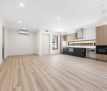 Perfectly located Tarneit home, offering space, comfort and style - Photo 5