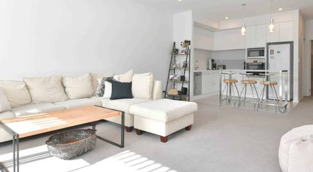 Modern, Light and a Short Walk to the Shops - Photo 2