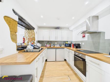 1 bedroom in a house share to rent - Photo 3