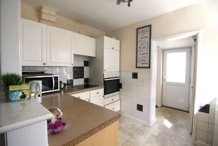 1 bedroom in a house share to rent - Photo 3