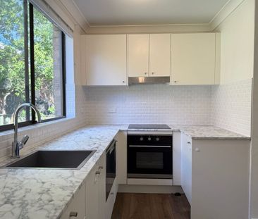 GROUND FLOOR UNIT IN PRIME LOCATION! - Photo 2