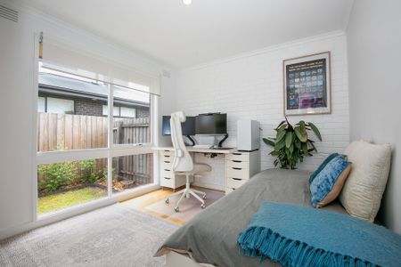 Beautifully and impeccably presented! - Photo 3