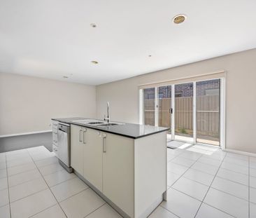 MODERN THREE BEDROOM HOME IN ALFREDTON - Photo 2