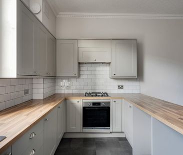 3 Bed Flat - Photo 6