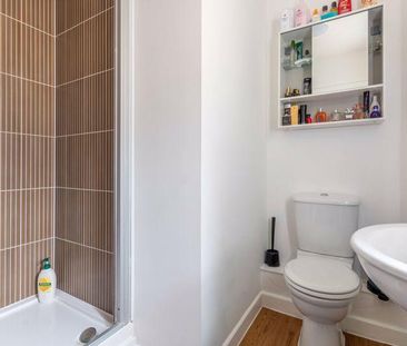 3 bedroom semi-detached house to rent - Photo 6