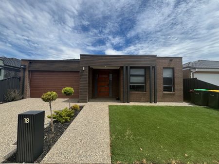 Lush Family Home In Sought After Location - Photo 3