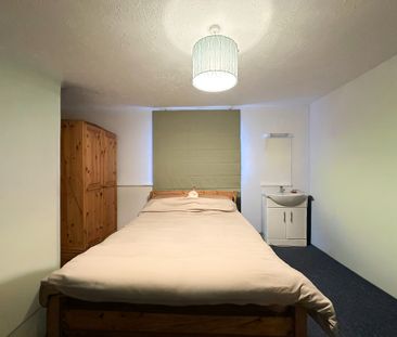 Room 1, Bateman Street, Cambridge, - Photo 4