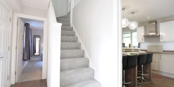 🌟Premium Off-Suite Shower Room🌟 Bedroom B - Photo 3