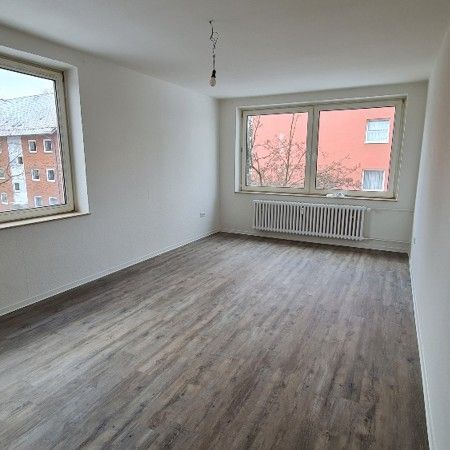 Sanierte 2-Zimmer Wohnung in ruhiger Lage von Gaarden - - Foto 1