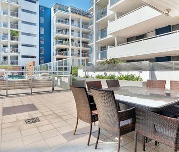 A Beautiful Two-Bedroom Furnished Apartment with one Car Park on Le... - Photo 4