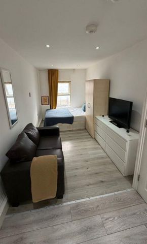 Studio to rent - Photo 3