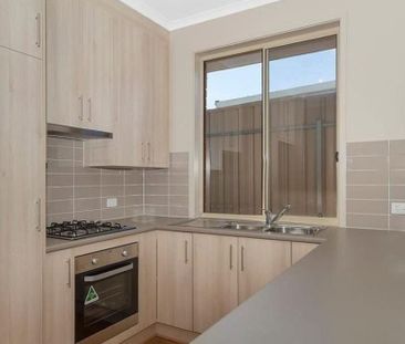 Modern Low Maintenance Living&excl; - Photo 1