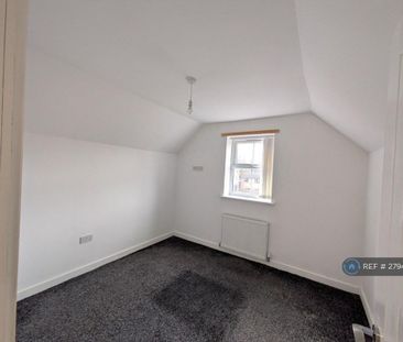 4 bedroom end of terrace house to rent - Photo 3