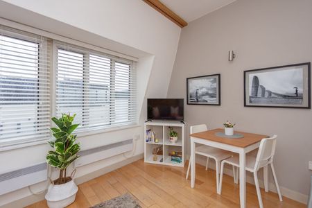 Battersea Rise - Photo 2