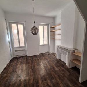 Appartement 1 pièces 29m2 MARSEILLE 1ER 373 euros - Photo 2