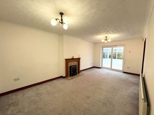 Newland Gardens, Cradley Heath - Photo 1