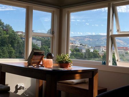 Sunny apartment with City views - Photo 3