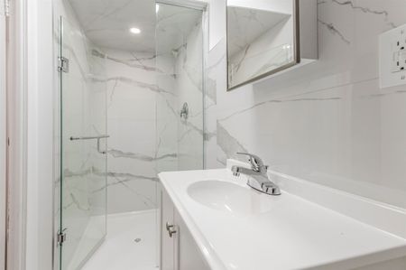 For Lease - 20 Castleton Avenue Unit# Lower, Toronto, Ontario - Photo 4