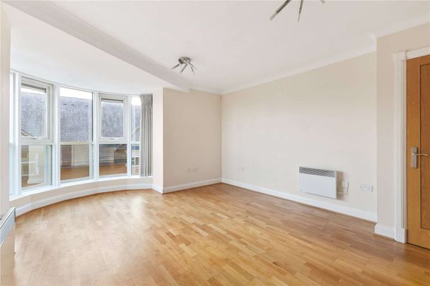 Stunning two bathroom apartment with underground parking in the heart of St Albans - Photo 1