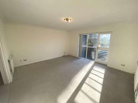 Broadhurst Avenue, Edgware, HA8 - Photo 4