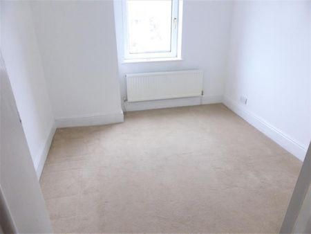 3 bedroom House To Let - Photo 3