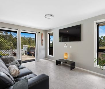 Modern Family Living in Sought-After Heritage Parc - Swim Spa, Duct... - Photo 1