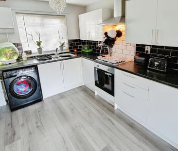 3 bedroom terraced house to rent - Photo 3