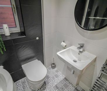 2 bedroom semi-detached house to rent - Photo 5