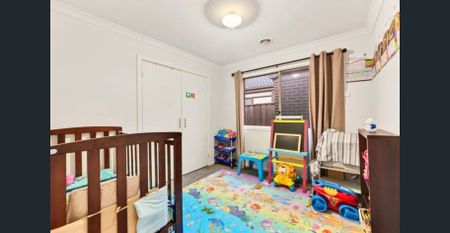 Beautiful Family Home in the Heart of Tarneit - Photo 3