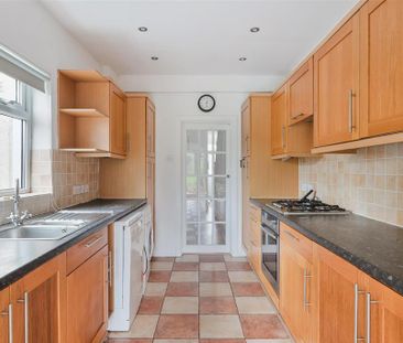 2 bedroom semi-detached house to rent - Photo 4